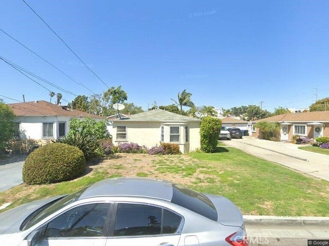 323 Elm, Inglewood